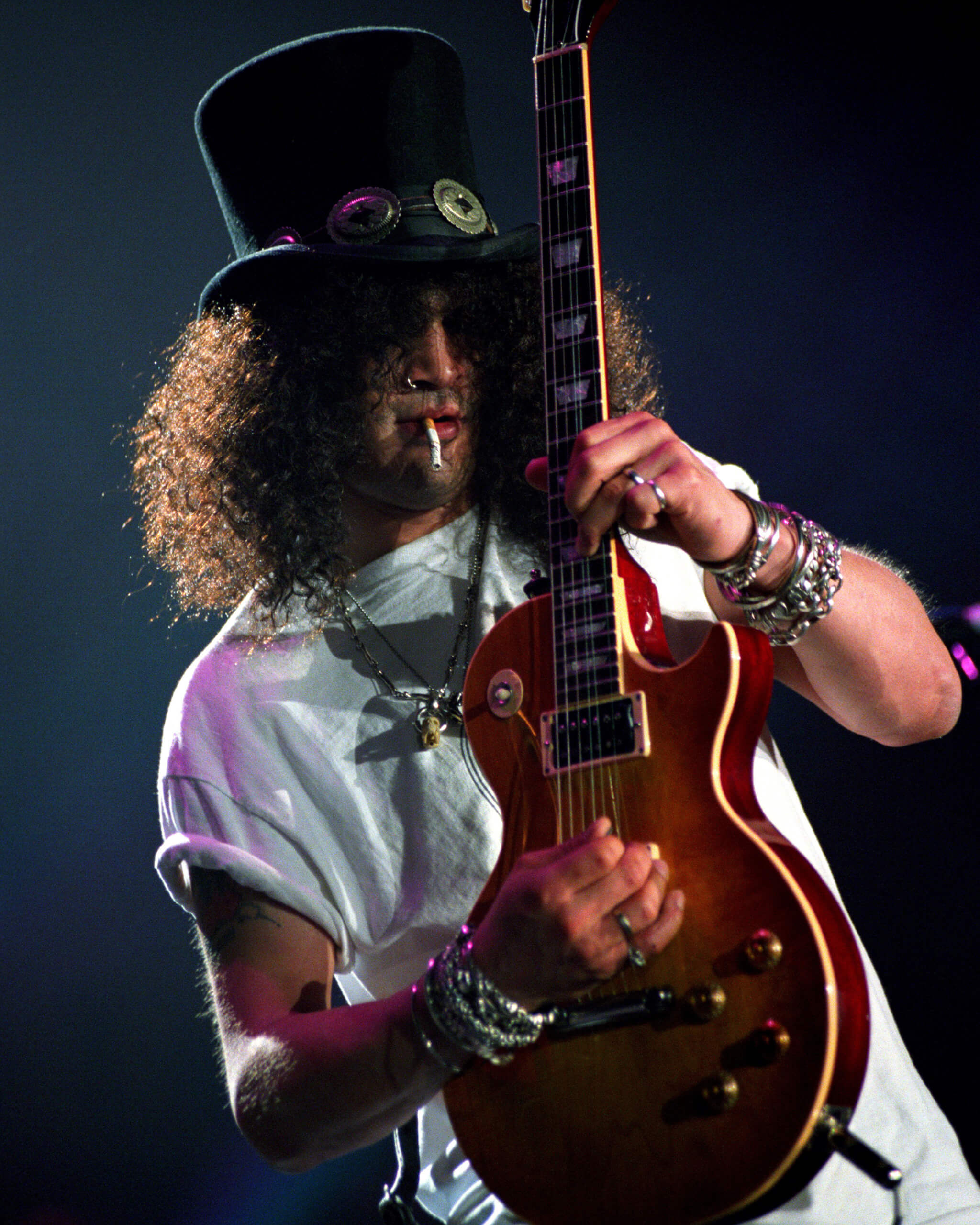 Slash tocando guitarra